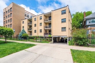 Building Photo - 1304 W Lunt Ave