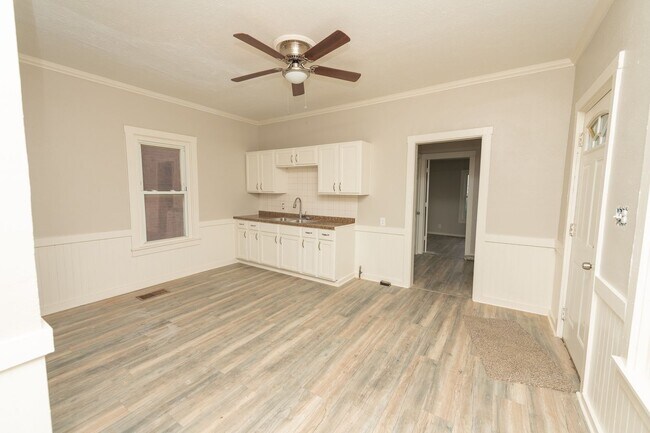 Foto del edificio - West Park 4 BEDROOM 2 BATH FOR RENT!!!