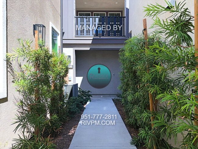 Foto del edificio - DISCOVER YOUR DREAM HOME IN SHADY TRAILS!!...