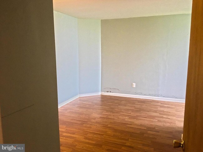 Building Photo - 305 Brighton Ct