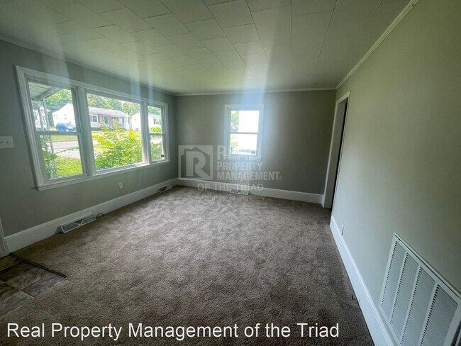 Foto del edificio - 3 br, 1 bath House - 1931 Bedford St
