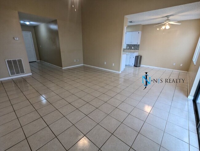 Building Photo - Large 2/2/1 in Jasmine Trails with communi...