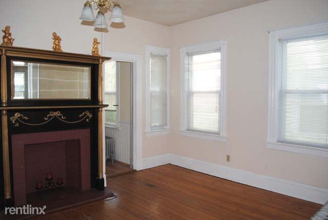Building Photo - 241 Pleasant St