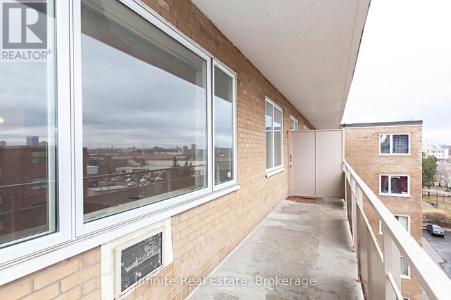 Building Photo - 2 Grandstand Pl