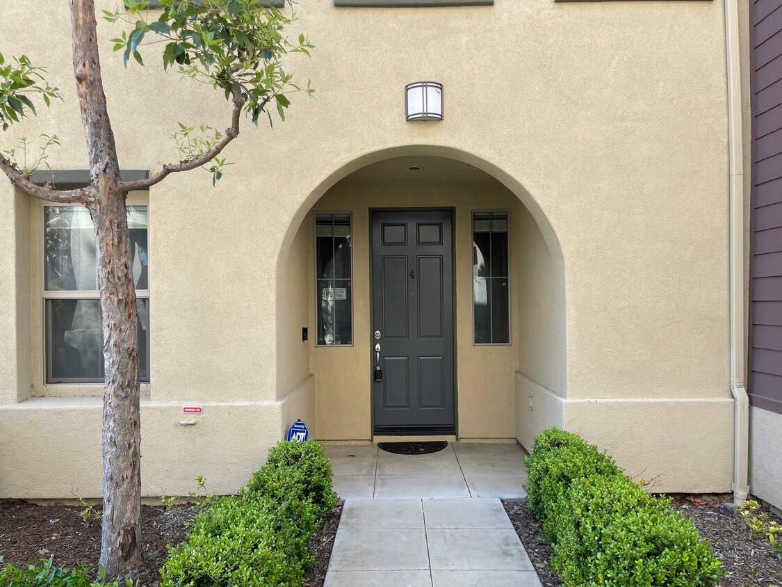 Entry - 12447 Canal Dr