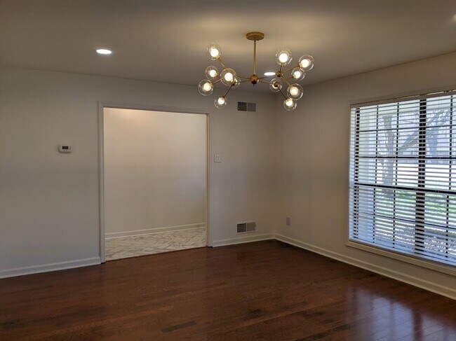Building Photo - 1410 Poplar Ridge Dr