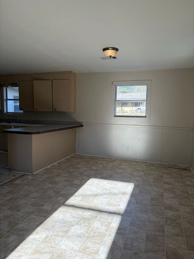 Building Photo - 516 Bayou Maria Rd