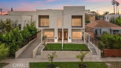 Building Photo - 642 E Fairview Blvd