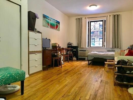 Primary Photo - 515 E 6th St