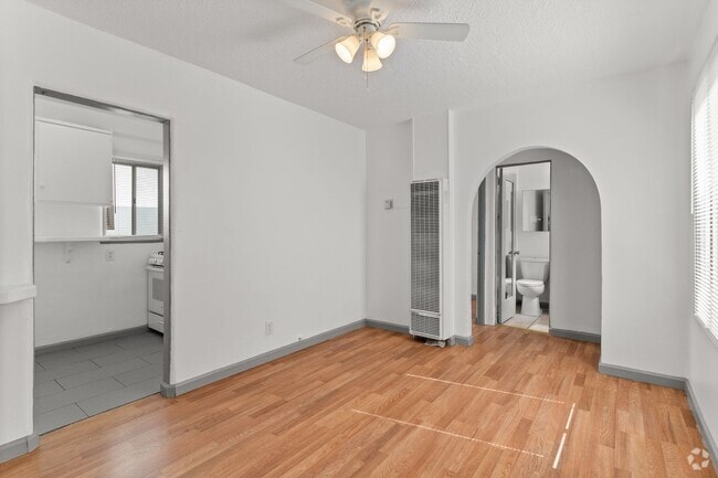 Building Photo - 2652 E 15th St