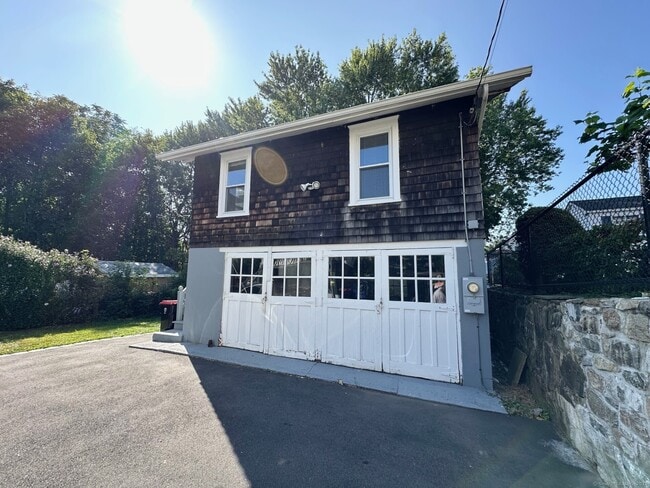 Building Photo - 28 2nd St