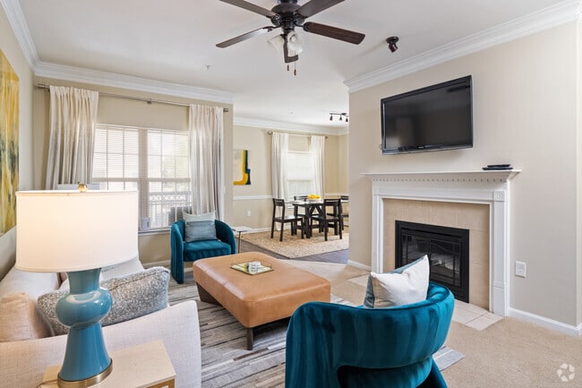 2BR, 2BA - 1,275SF - Living Room - Crowne on 10th