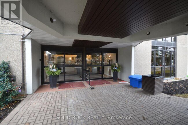 Photo du bâtiment - 1025 Richmond Rd