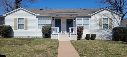 Building Photo - 1121 NW Ozmun Ave