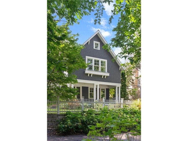 Foto del edificio - 2820 W Lake of the Isles Pkwy