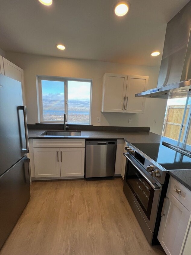 Primary Photo - Newer 3 Bedroom Duplex with Gorgeous River...
