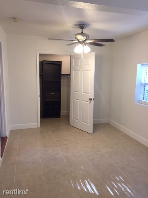 Building Photo - 301 S Gomez Ave