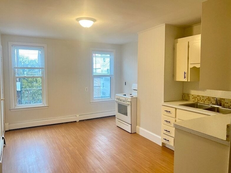 Primary Photo - 80 Chelsea St