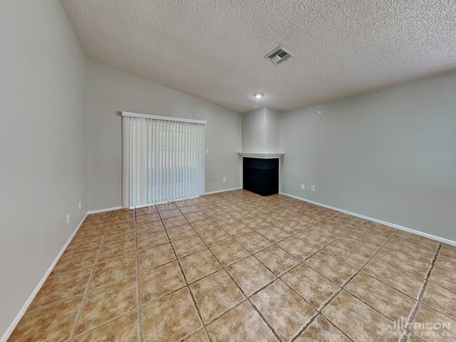 Building Photo - 860 N Lake Sterling Ct