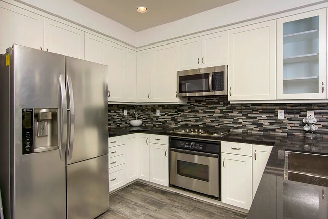 kitchen - 8301 Rio San Diego Dr