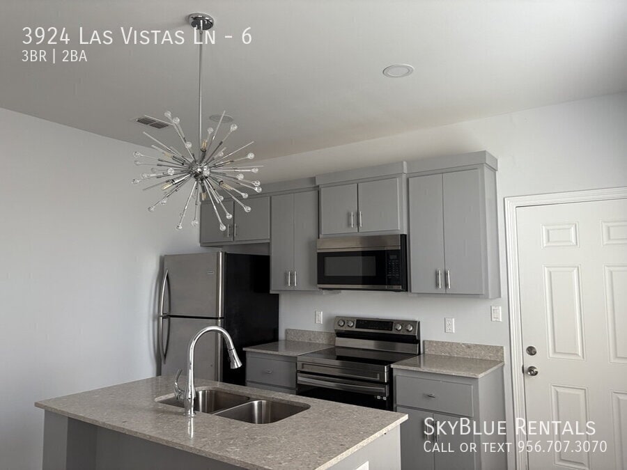 Building Photo - 3924 Las Vistas Ln
