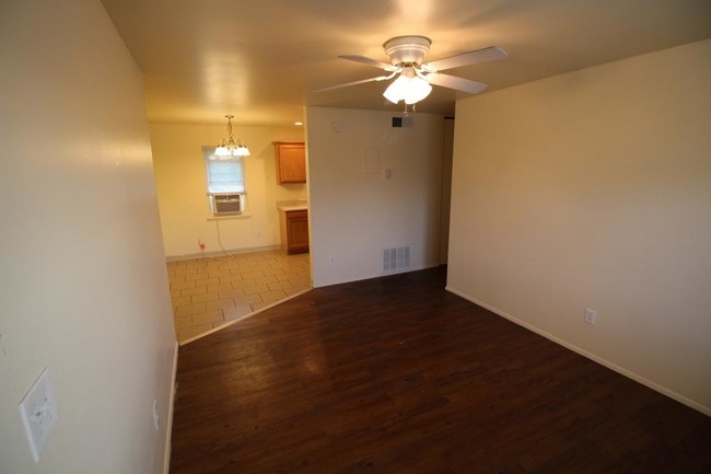 Building Photo - 1 bedroom in Louisville KY 40242