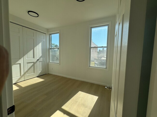 Building Photo - 131 20th St
