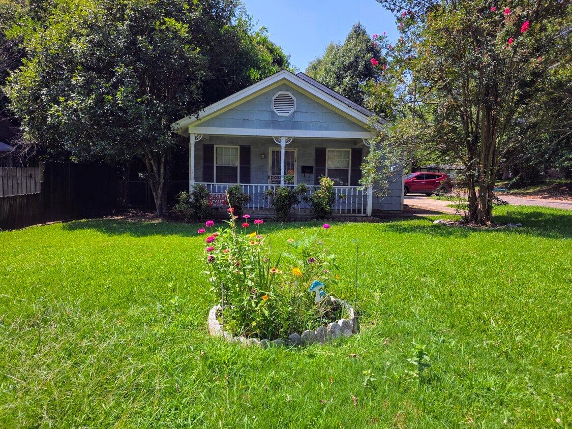 Foto principal - 2100 Yancey Ave