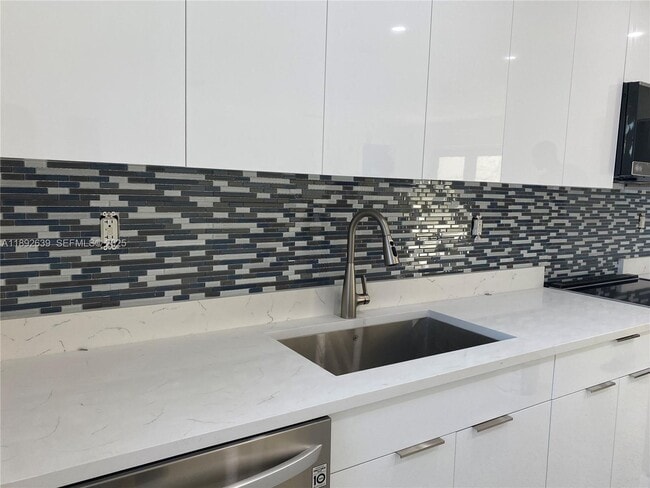 Building Photo - 2250 SW 69th Ave