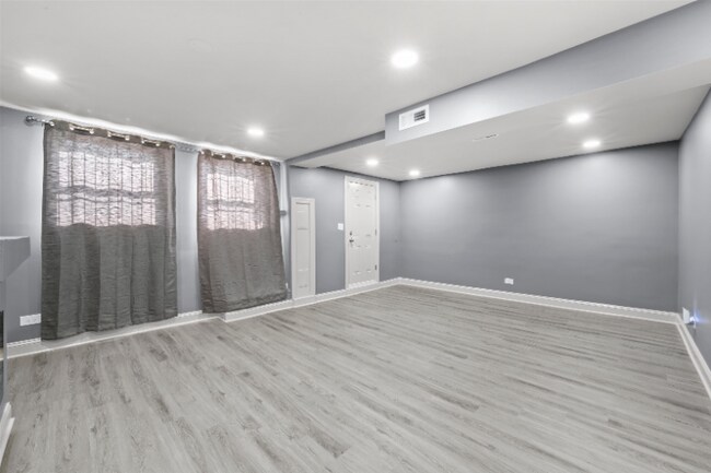 Foto del edificio - 4829 S St Lawrence Ave
