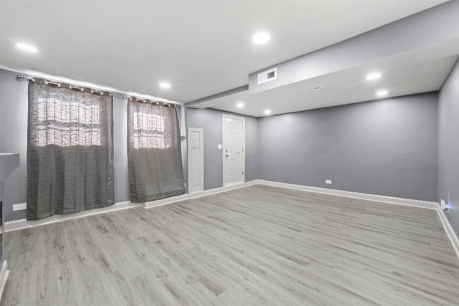 Photo - 4829 S St Lawrence Ave Apartment