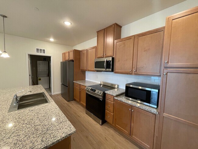 Building Photo - ADA approved 2 bedroom home close to conve...