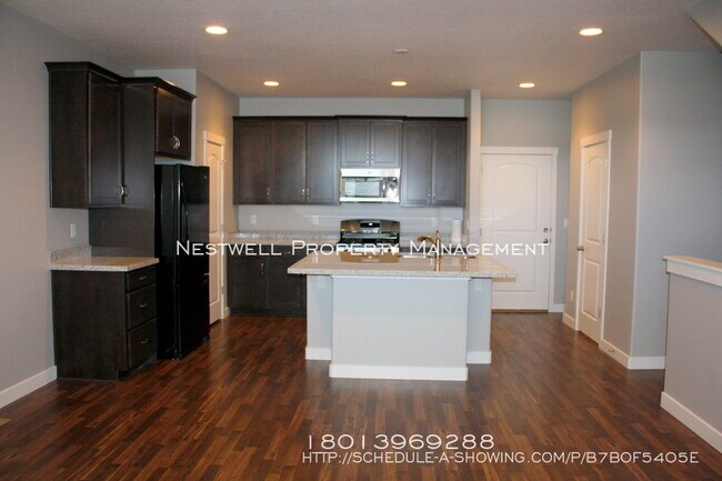 Building Photo - Gorgeous West Valley Townhome