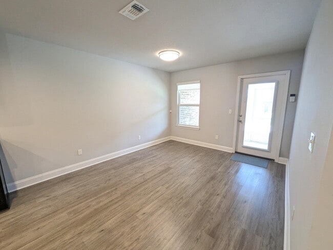 Building Photo - 1827 Sundown Dr
