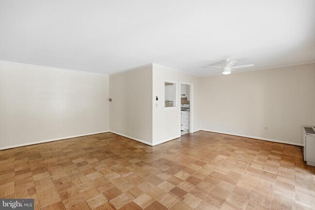 Building Photo - 3535 Chevy Chase Lake Dr