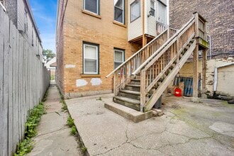 Building Photo - 2702 W 24th Pl