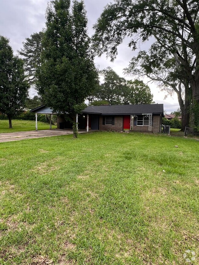 Building Photo - 8929 Rosewood Ln