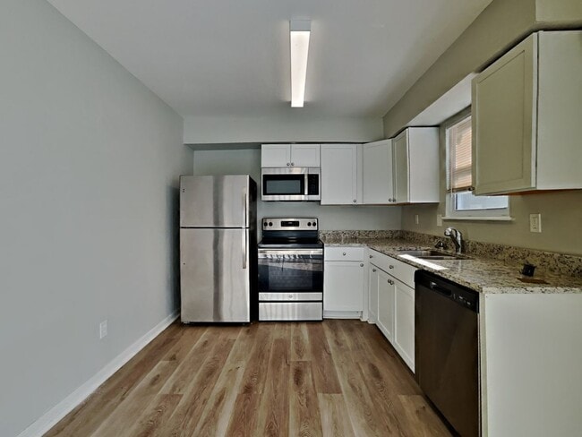 Foto del edificio - Charming 3-Bed Home in Lees Summit with Garage