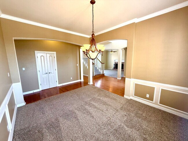 Foto del edificio - *COMING SOON* Luxurious 2-Story Home in Gated Stone Oak Community – Pool & Lawn Care Included