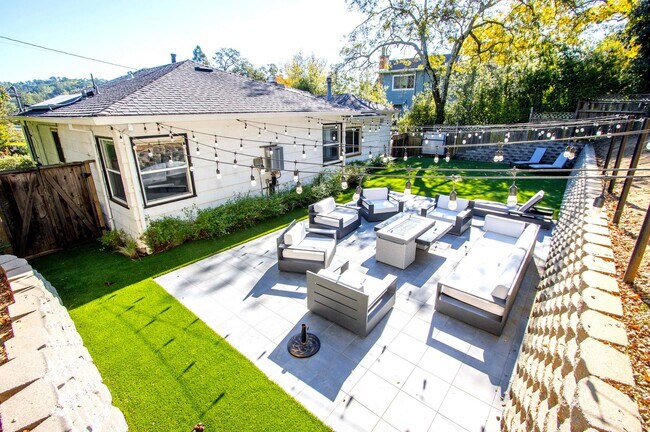 Building Photo - Stellar Kentfield Location-4Bed/1.5Ba