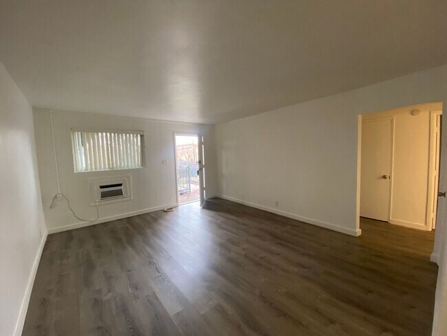 Foto del interior - Beautiful Renovations One and Two Bedrooms...