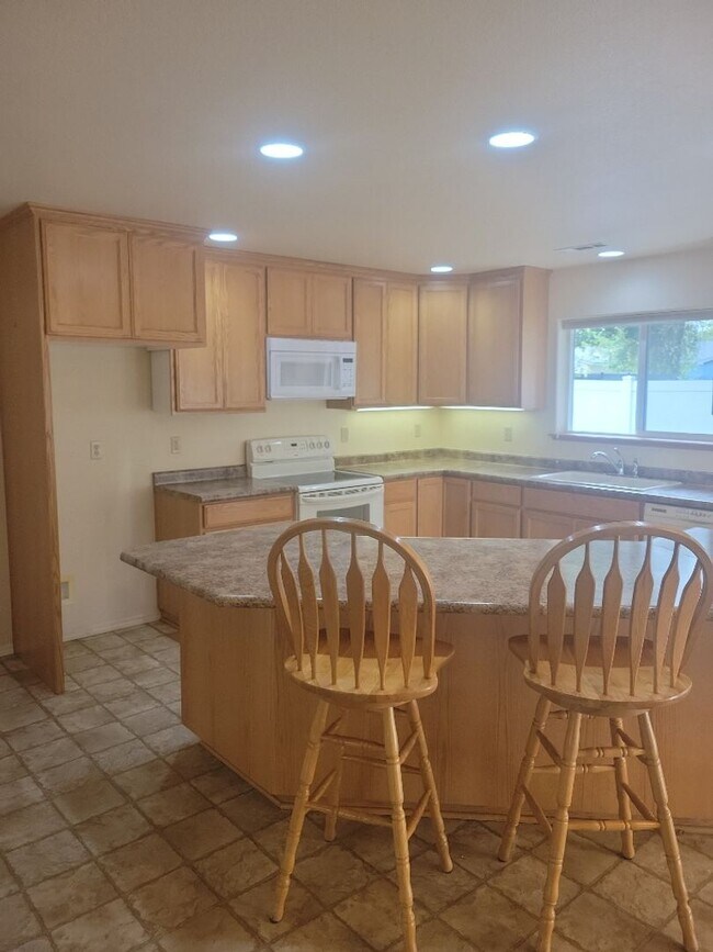 Foto del edificio - Beautiful 3 bed/2 bath home in Rogue River, OR