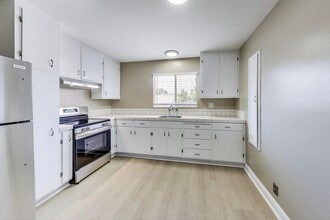 Building Photo - 561 S 7th St