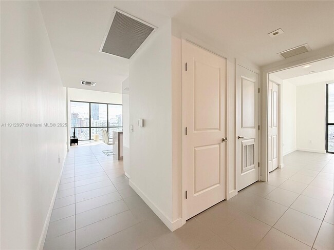 Building Photo - 1600 NE 1st Ave