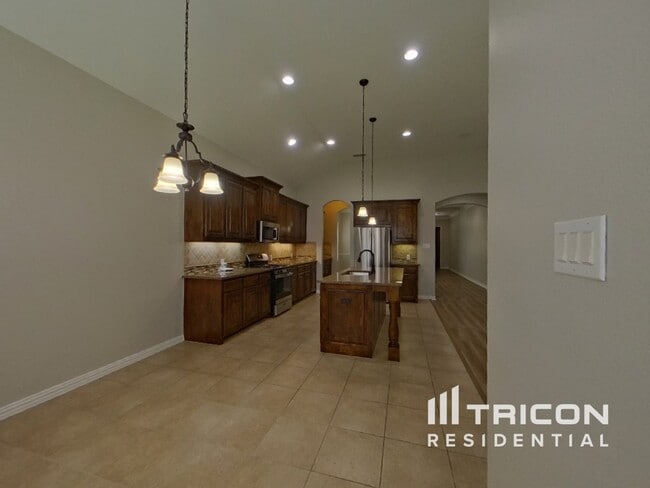 Building Photo - 5616 Granada Dr