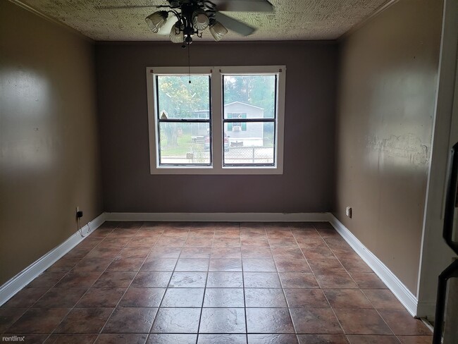 Building Photo - 2 br, 1 bath House - 127 Longfellow St Front