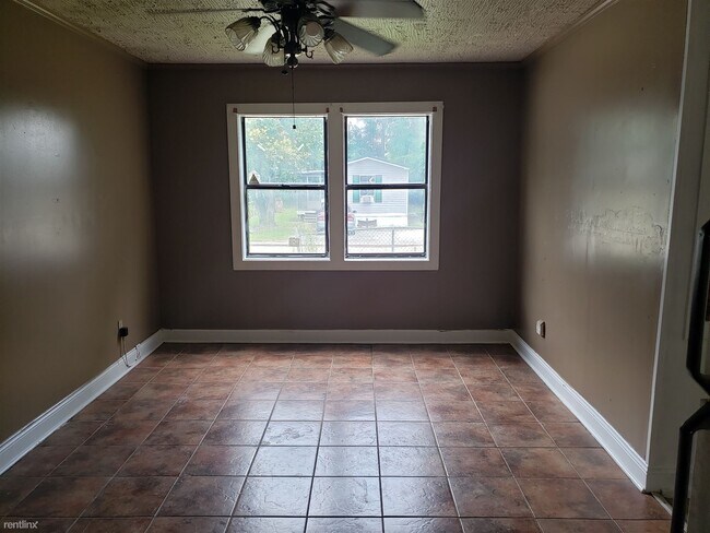 Foto del edificio - 2 br, 1 bath House - 127 Longfellow St Front