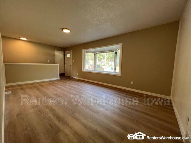Building Photo - 8056 Ridgeview Dr