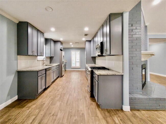 Foto del edificio - 7710 Colony Dr
