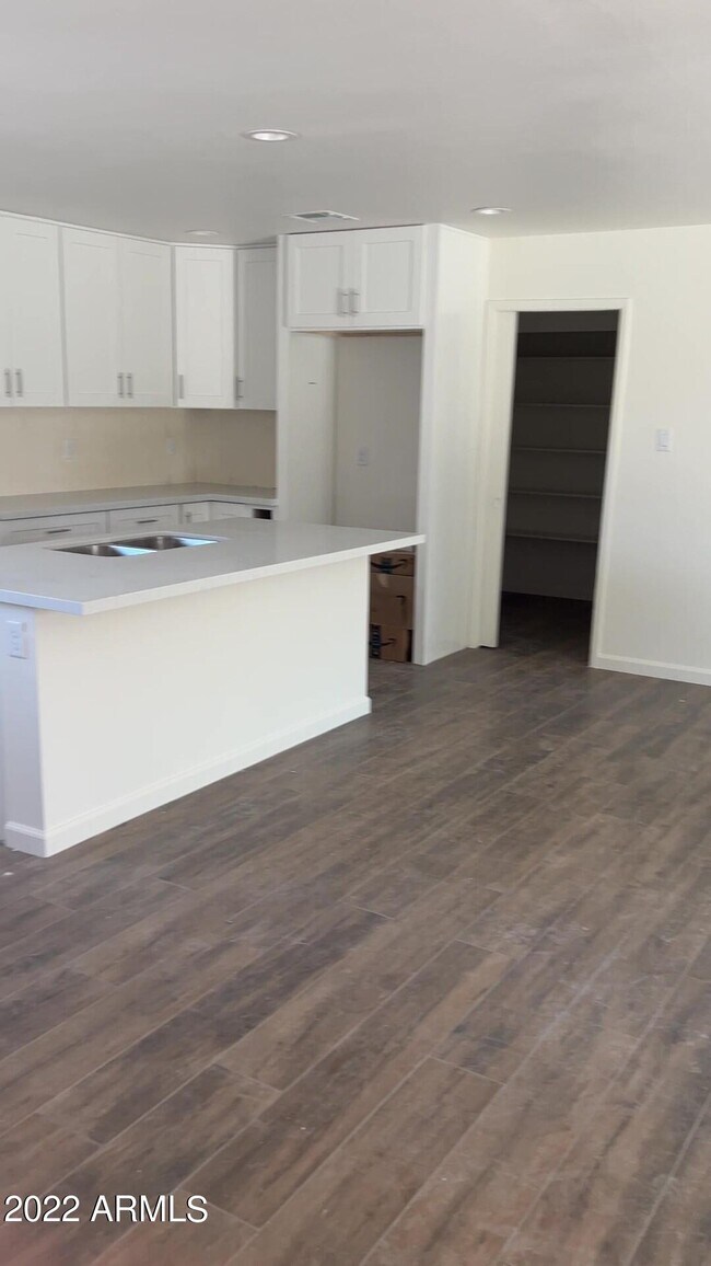 Building Photo - 1403 E Minton Dr